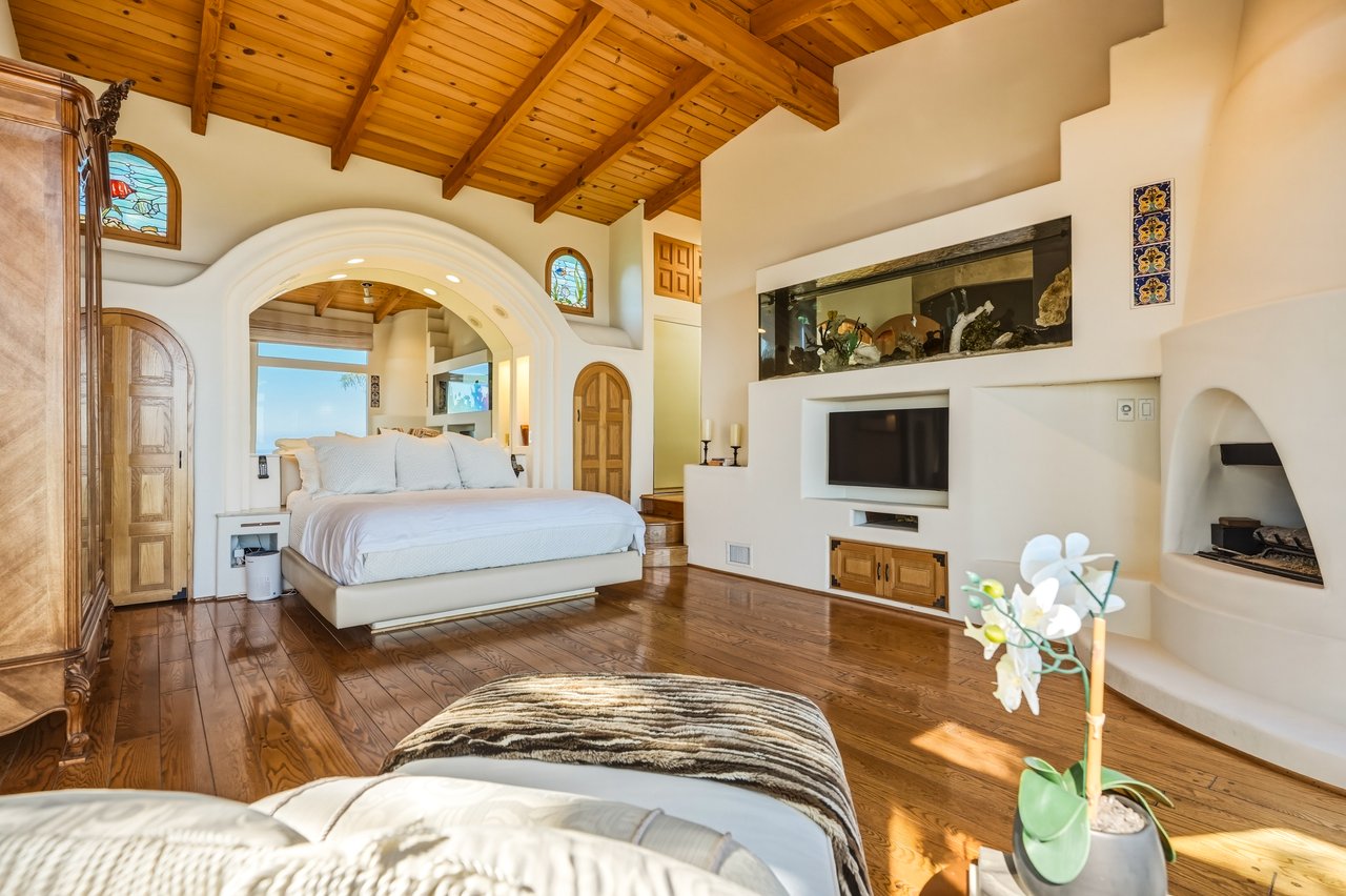 3400 Coast View Dr