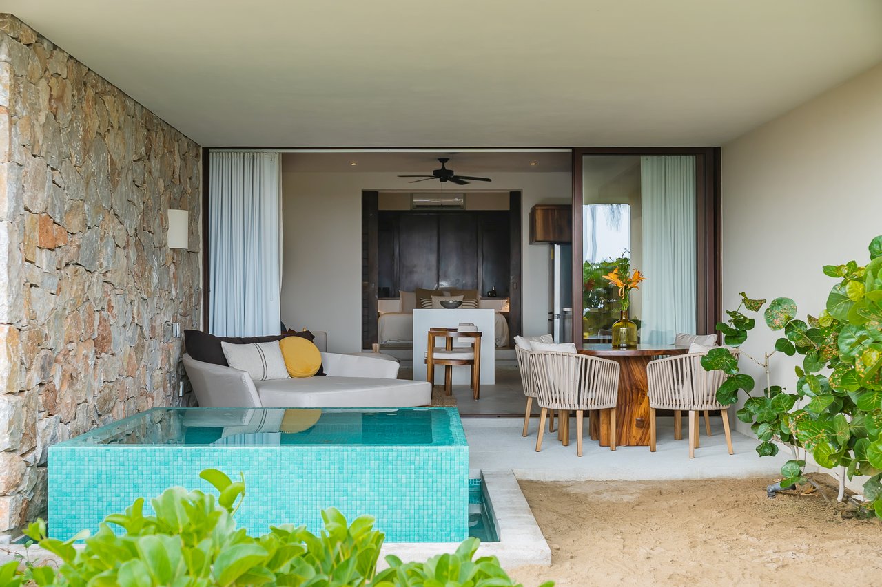 Marea Beachfront Villas H44