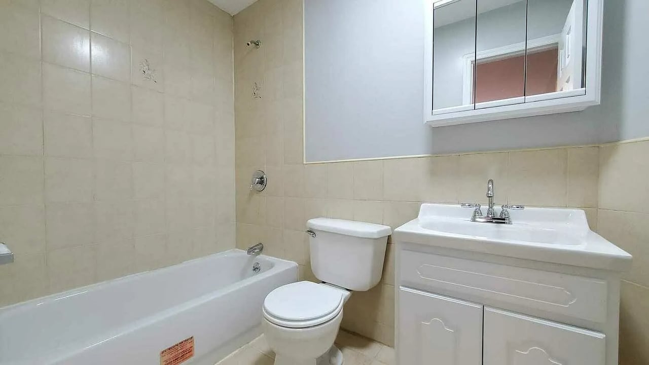 998 Jennings Street #1