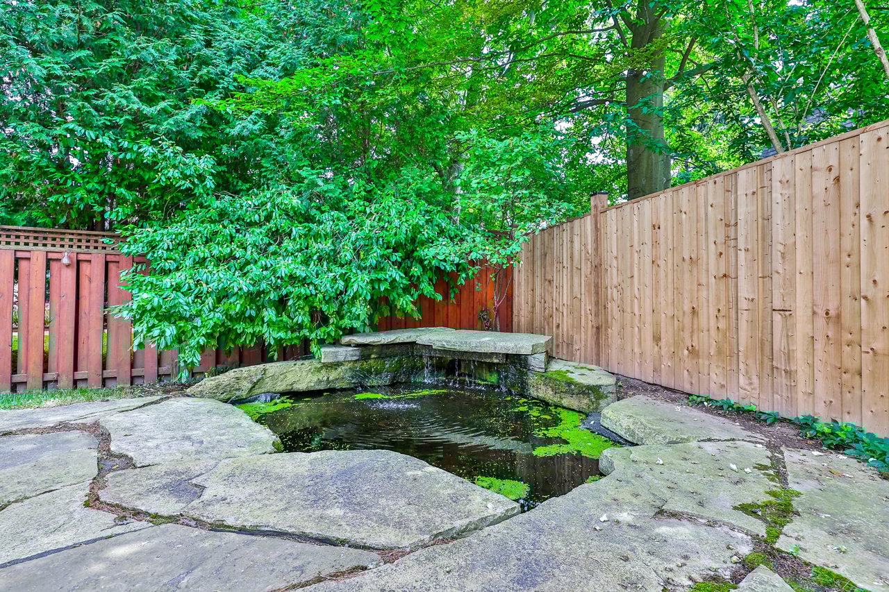 206 Rossmore Boulevard, Burlington