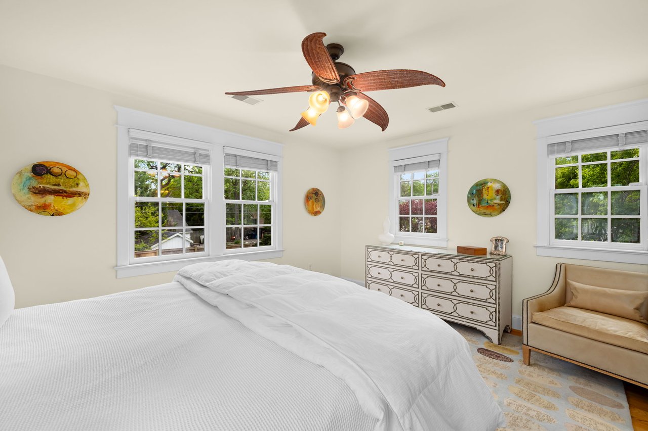 22 W OAK STREET