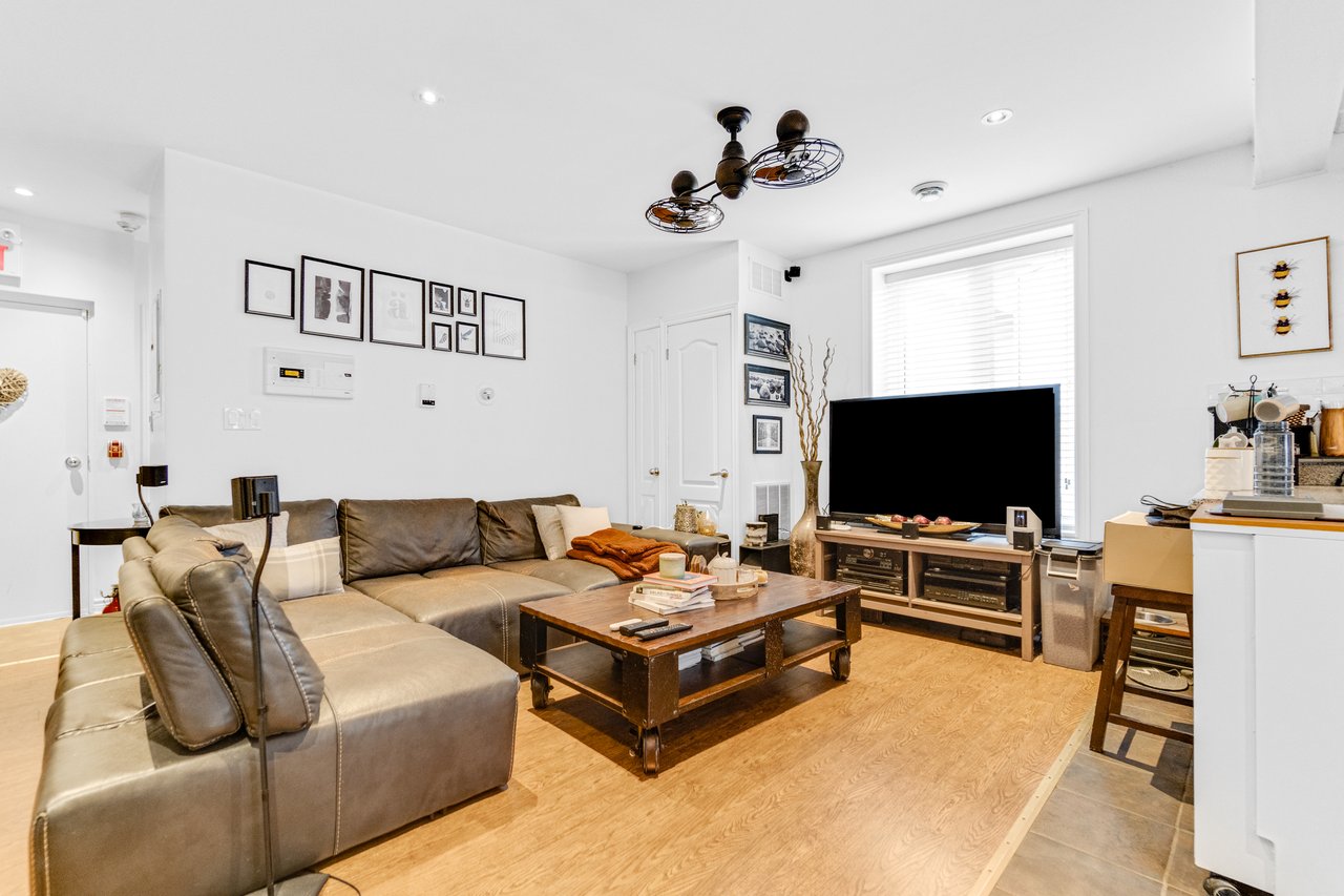 48 Mississauga Rd N 1