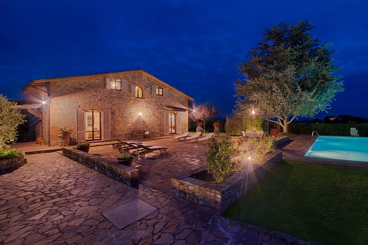 Tuscan Villa With Panoramic Country Views