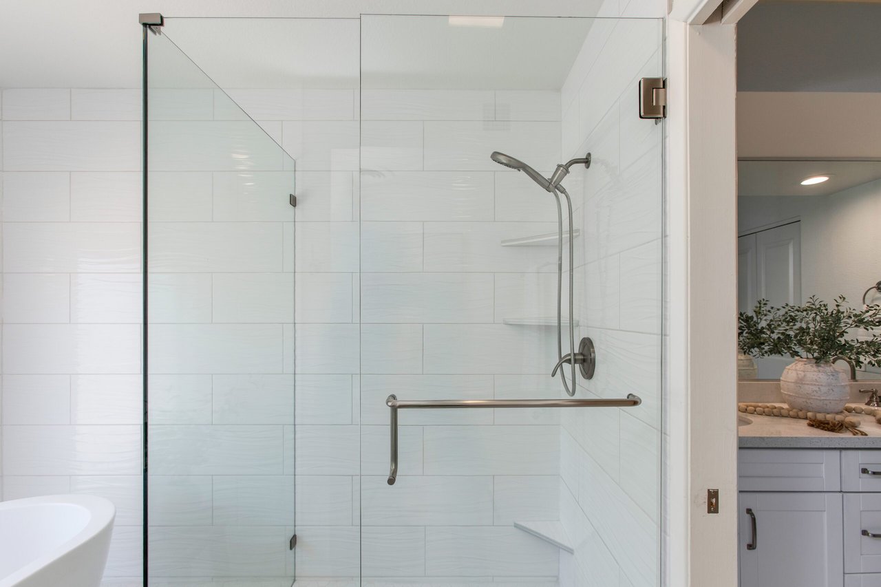 3020 E Mission Lane