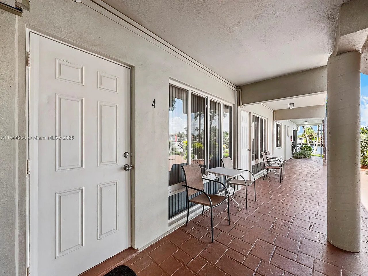 555 N Riverside Dr #4