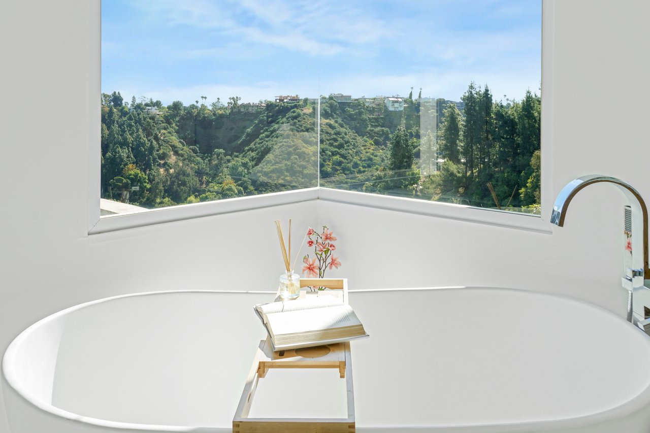 1116 Linda Flora Drive