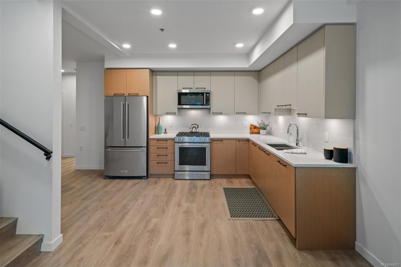 107-7162 West Saanich Rd, Central Saanich