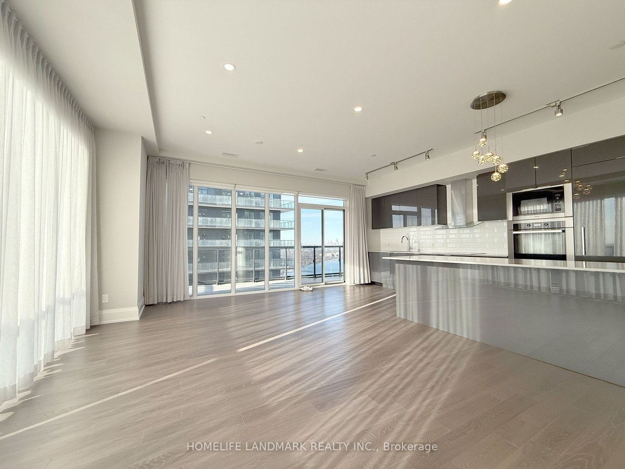 LAGO AT THE WATERFRONT 