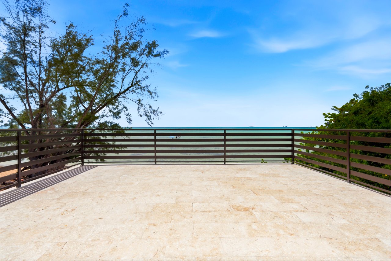 Villa Sol, Adelaide Beach