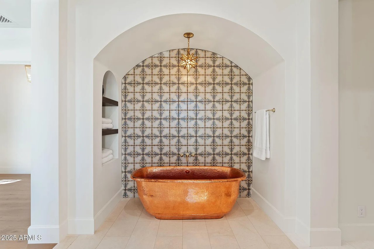 7501 N EUCALYPTUS Drive