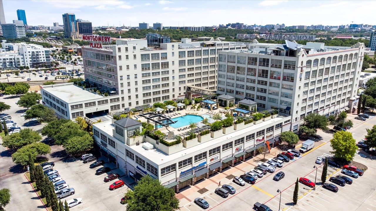 2600 W 7th Street W 2626