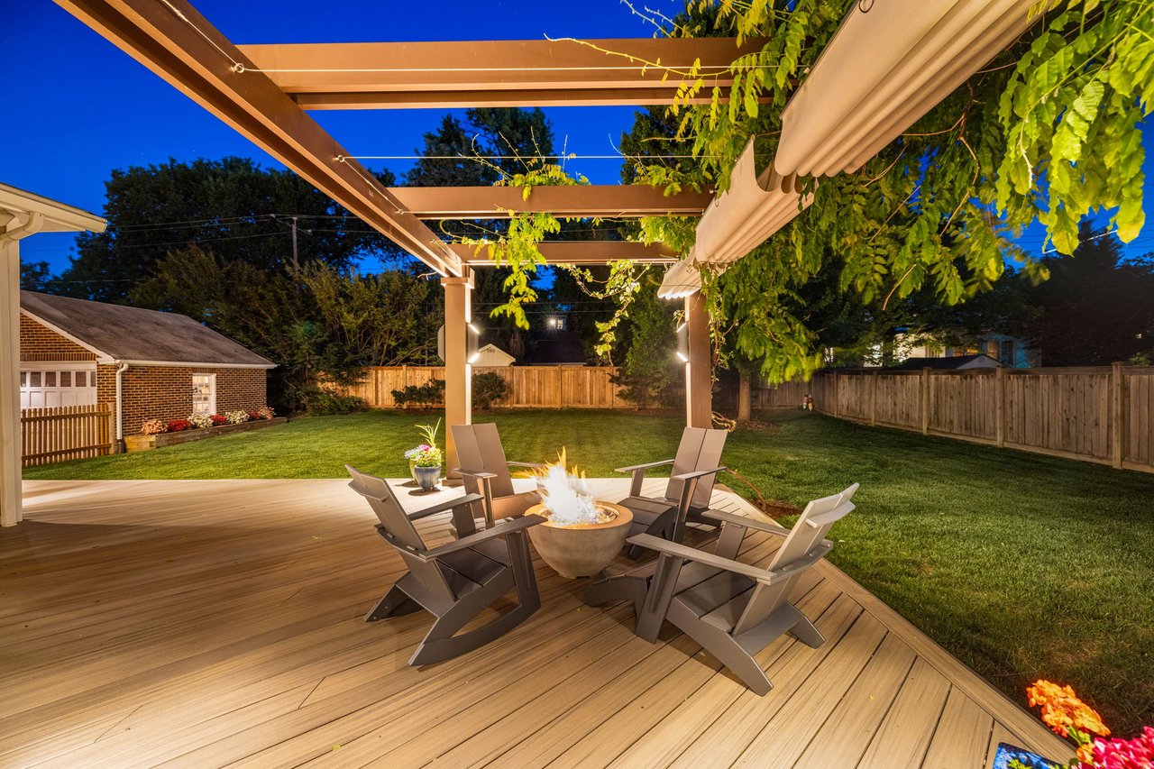 22 W OAK STREET