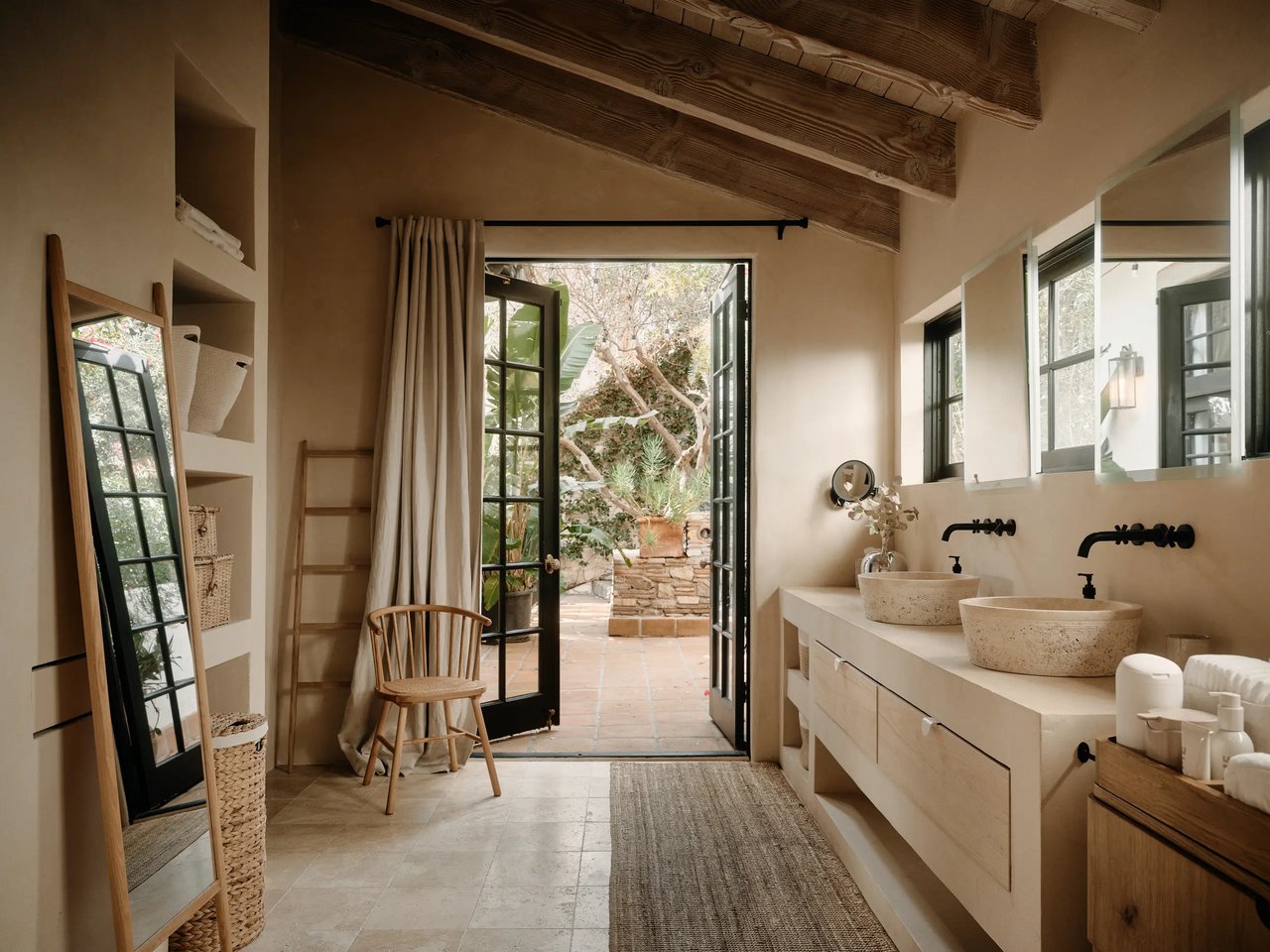 2729 Nichols Canyon Rd