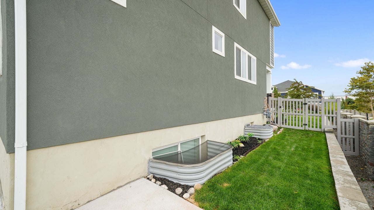 4696 W Camellia N
