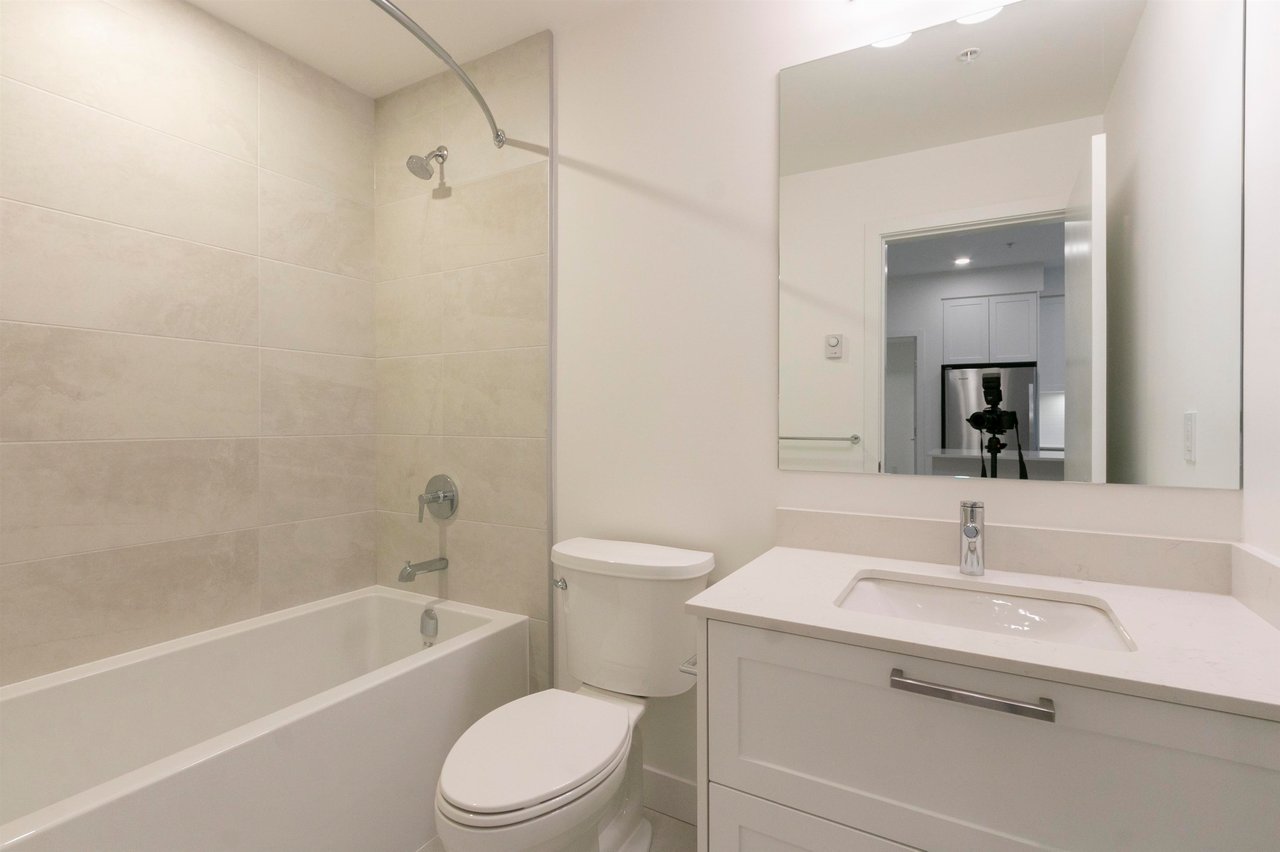 201-808 Gauthier Ave