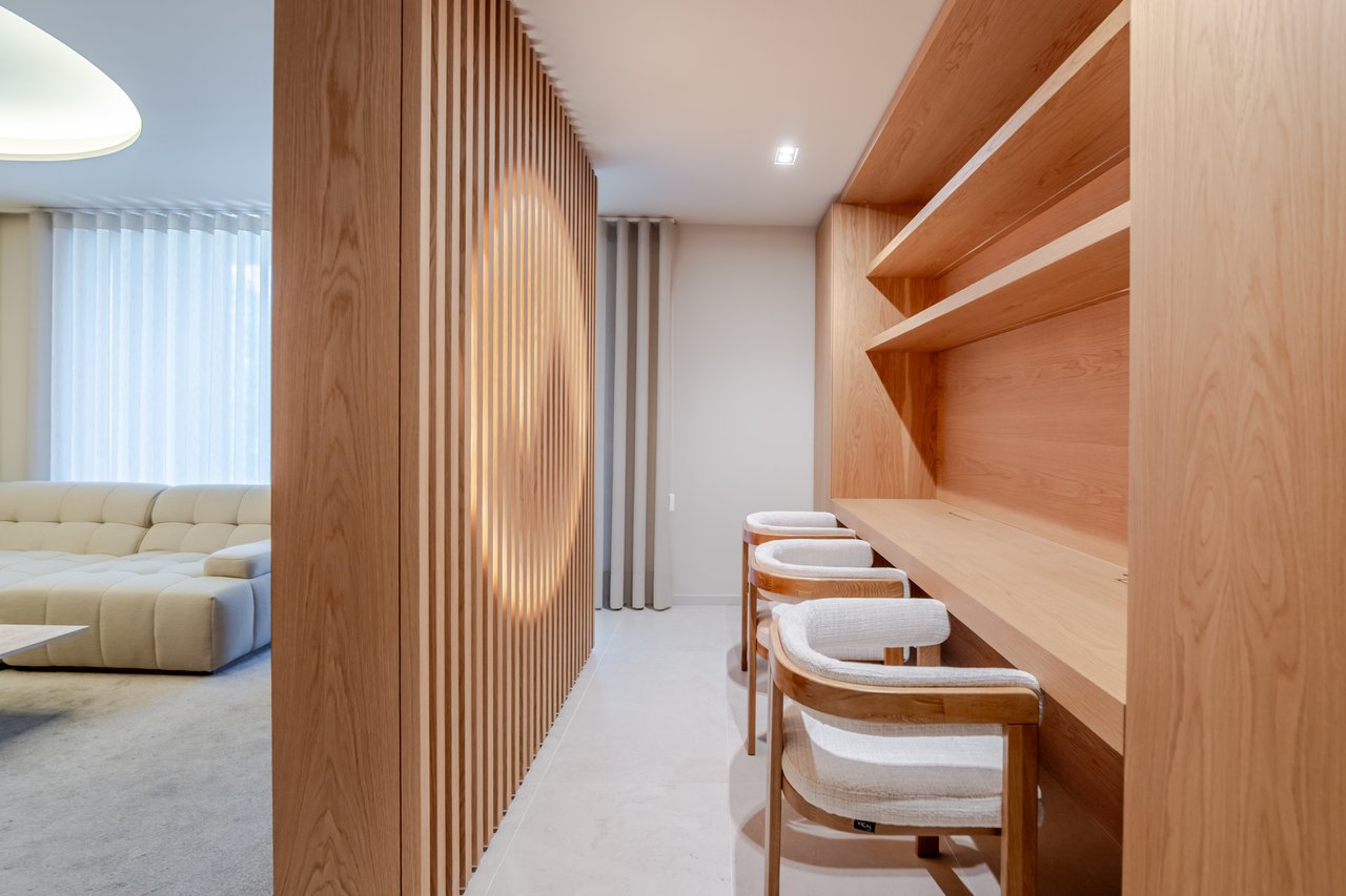 Luxury 4-Bedroom Apartment in Porto