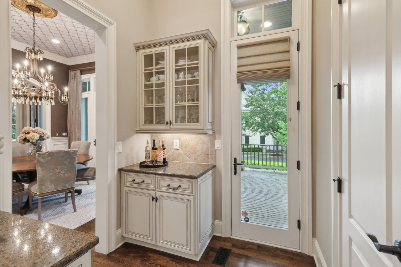 1025 Falling Leaf Cir