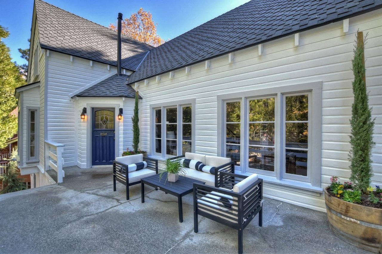323 Sunset Dr