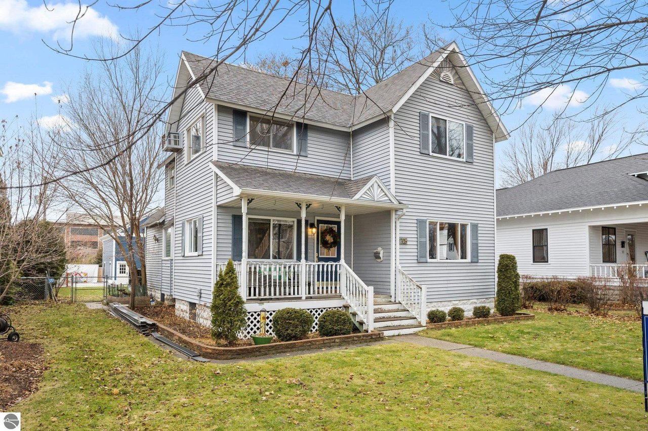 Amazing Northern Michigan Homes: Slab Town Setting on Elmwood Avenue