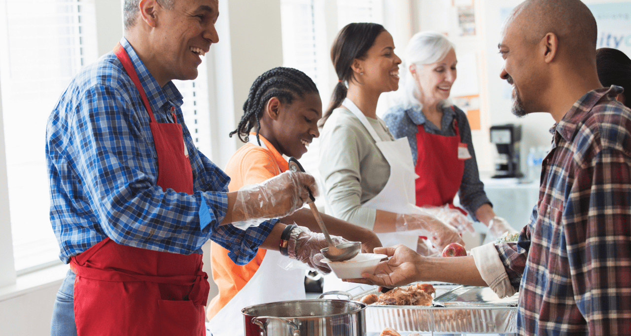 LUXE Top 5: Food Prep + Distribution Volunteer Opportunities 