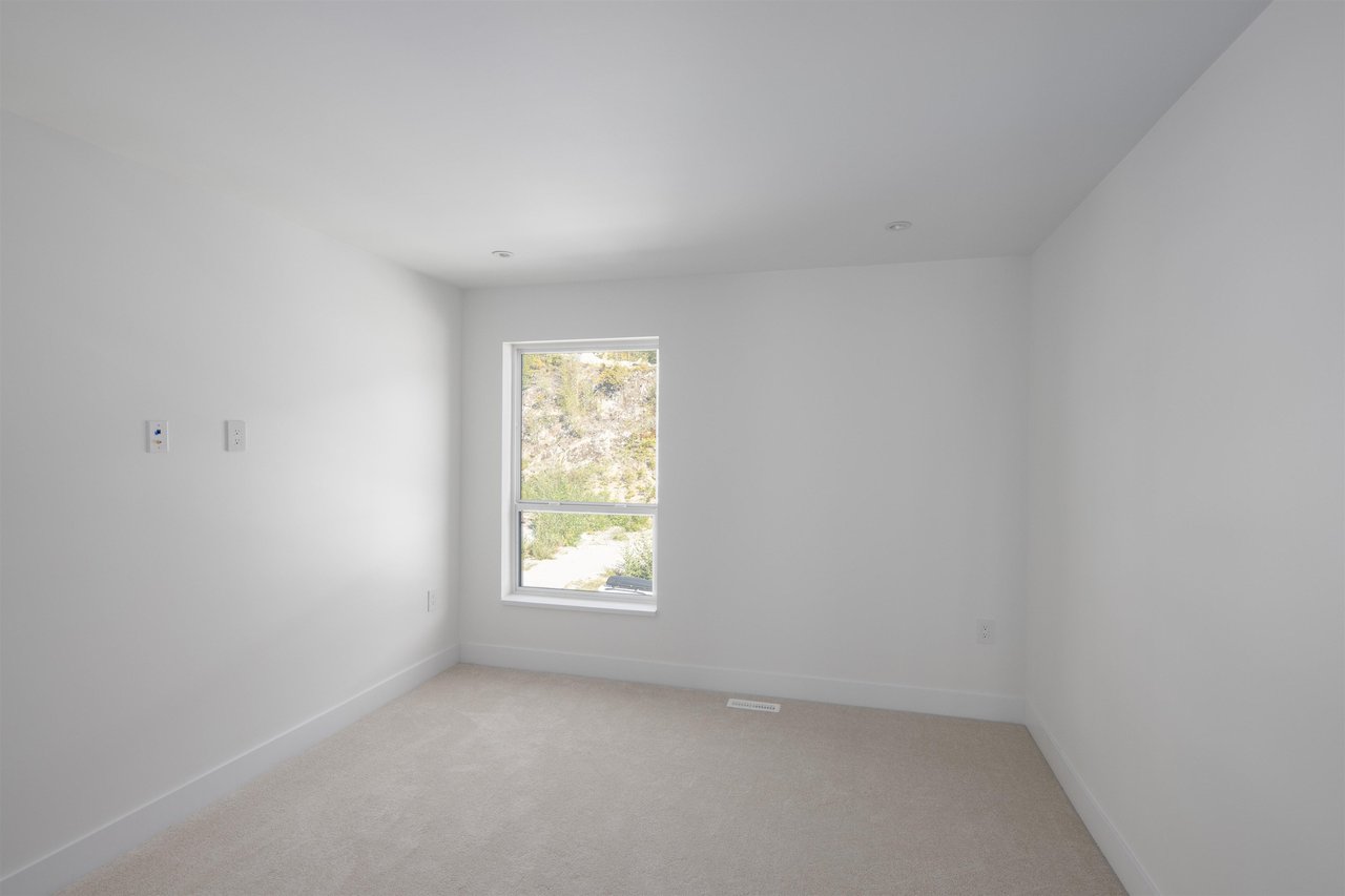 19-3385 Mamquam Rd
