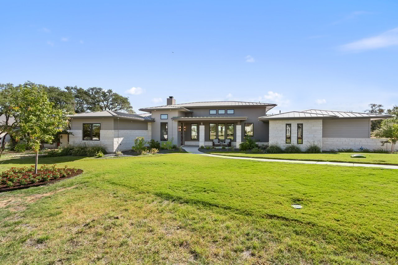Bee Caves Single Story with Air Conditioned 2nd 2-Car Garage/ADU