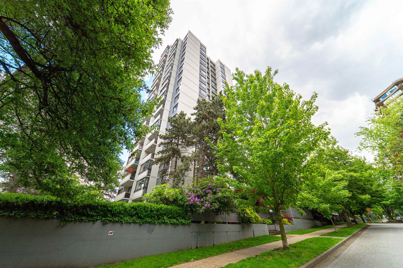 1104-1725 Pendrell St
