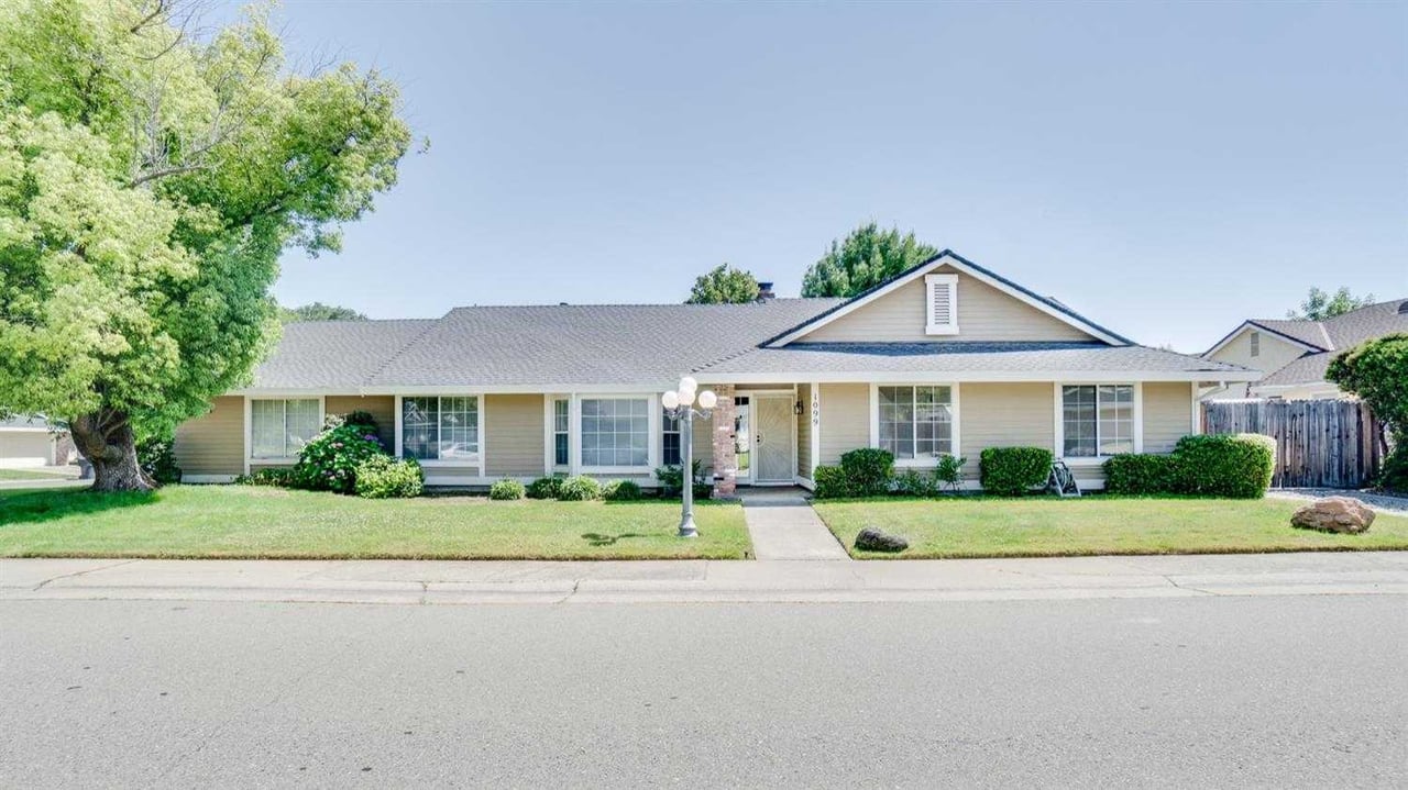 1099 Sandringham Way