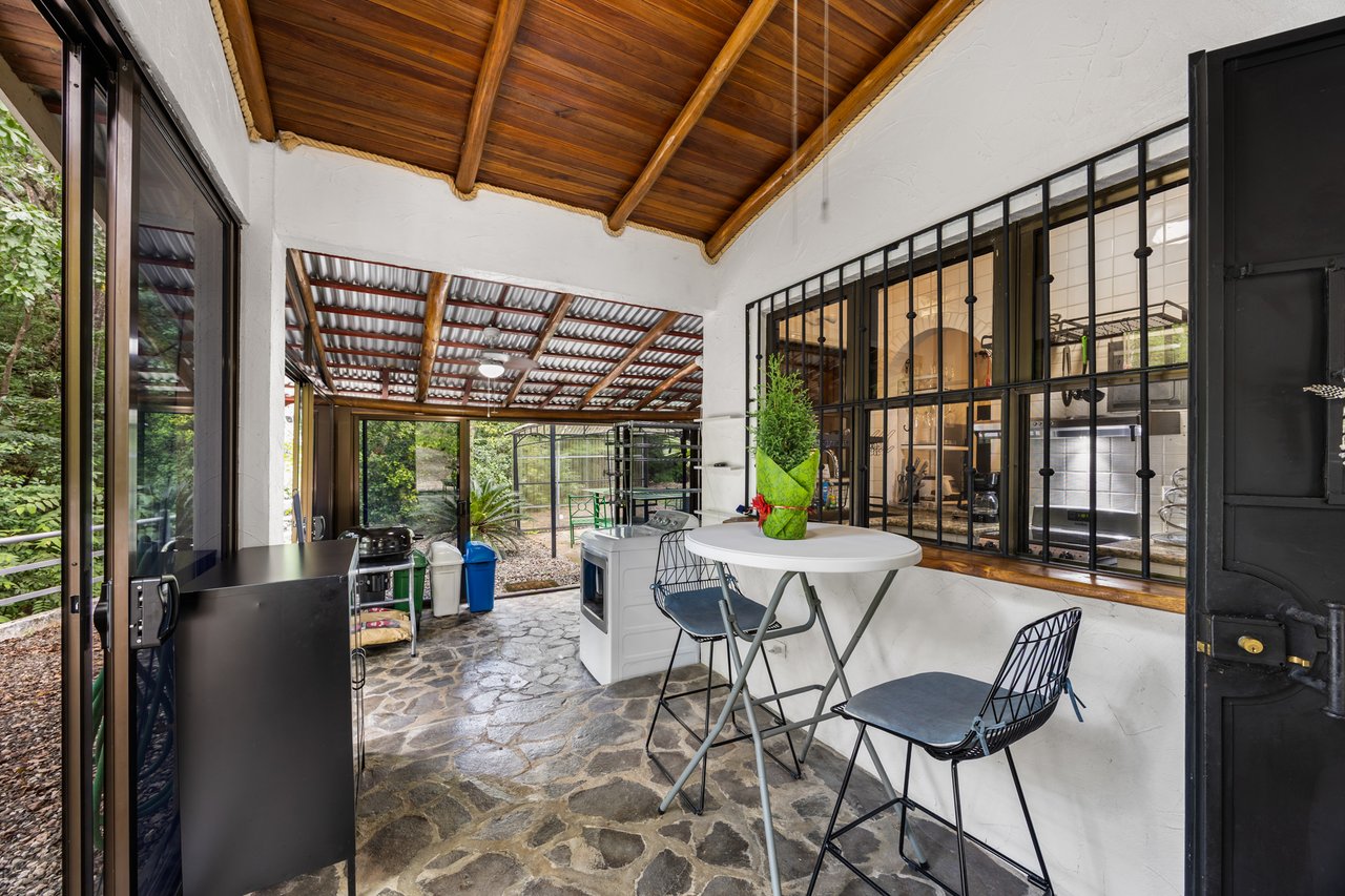 Casa Brillante & Casita Cinco Playas | Modern Home with Guest Casita, Pool & Mountain Views in Huacas