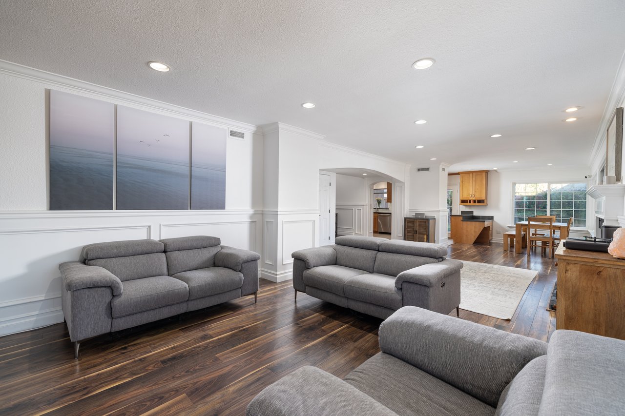 23965 Carrillo Dr