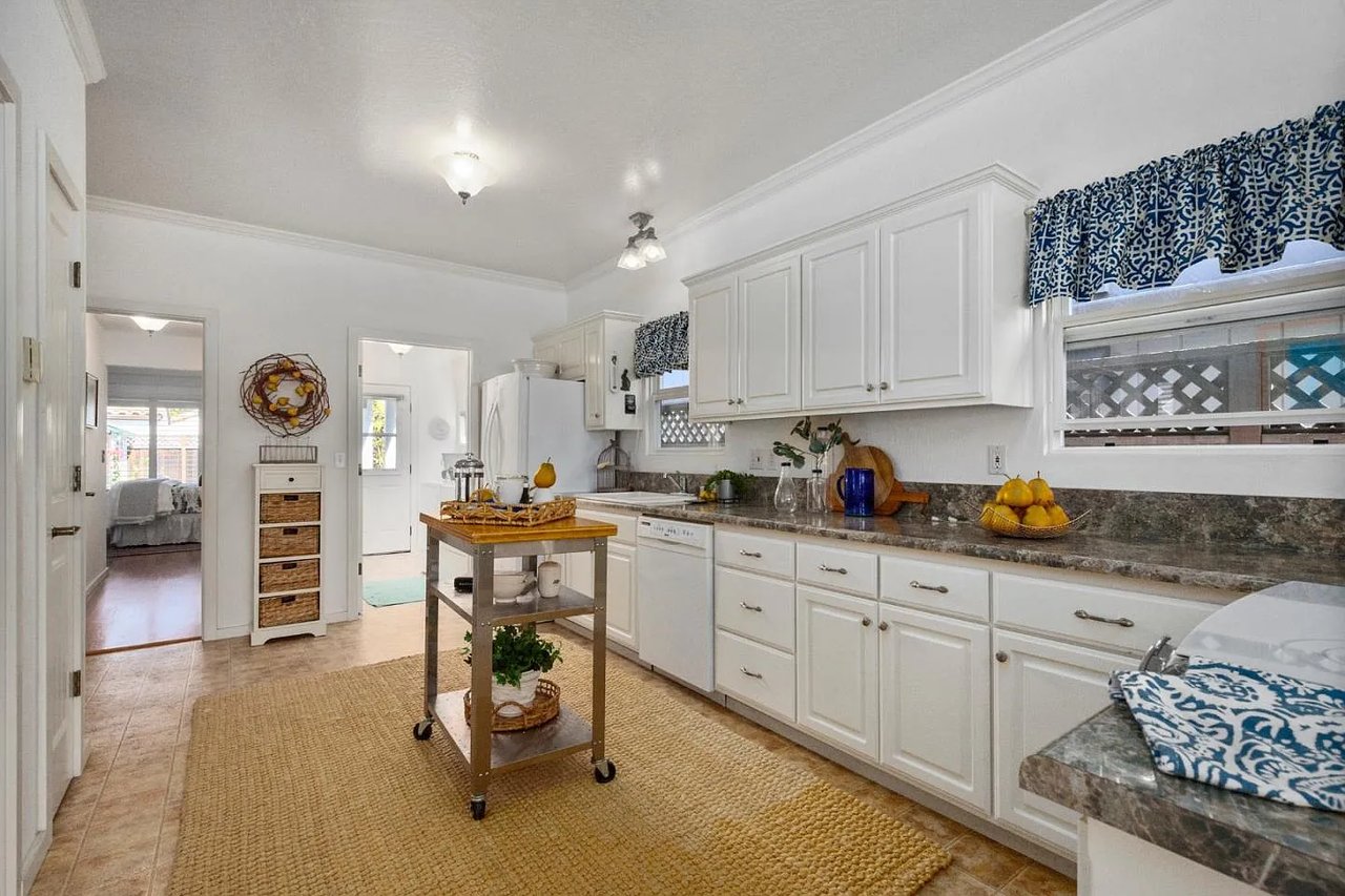 206 Saxon Ave