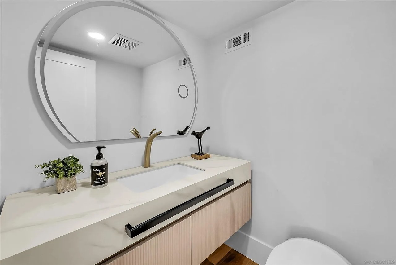 2241 Avenida Salvador