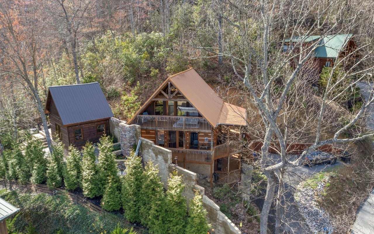 Wallace Luxury Spotlight | 1214 Upper Alpine Way Gatlinburg, TN 37738