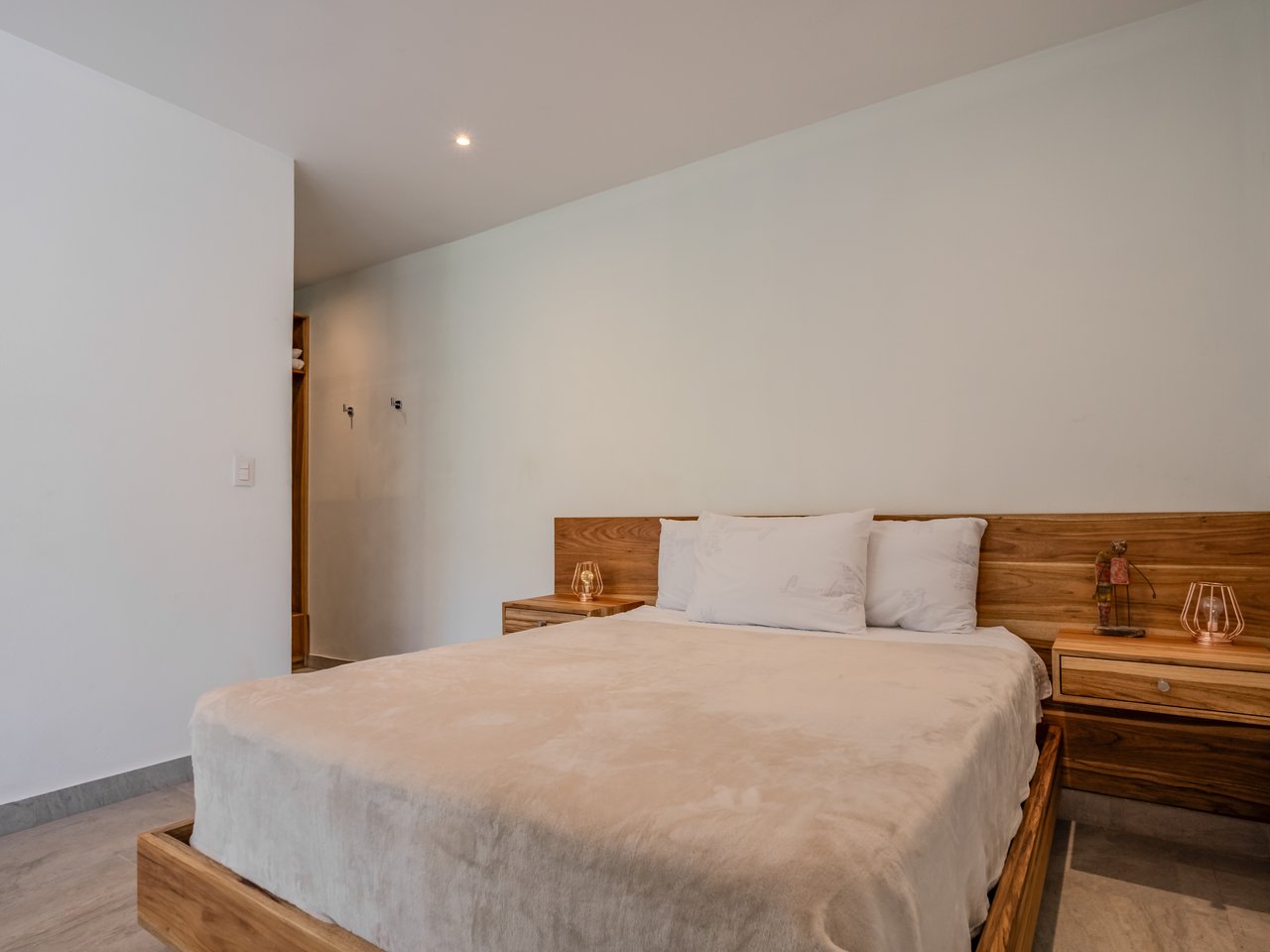 An Exclusive, Sunny Ridge-Top 4-Bed Designer House With Unforgettable Mountain & Jungle Views