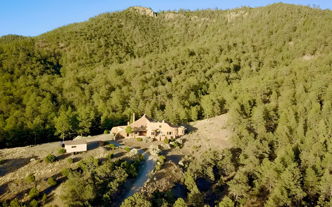 6 Upscale Homes in Hiking Country