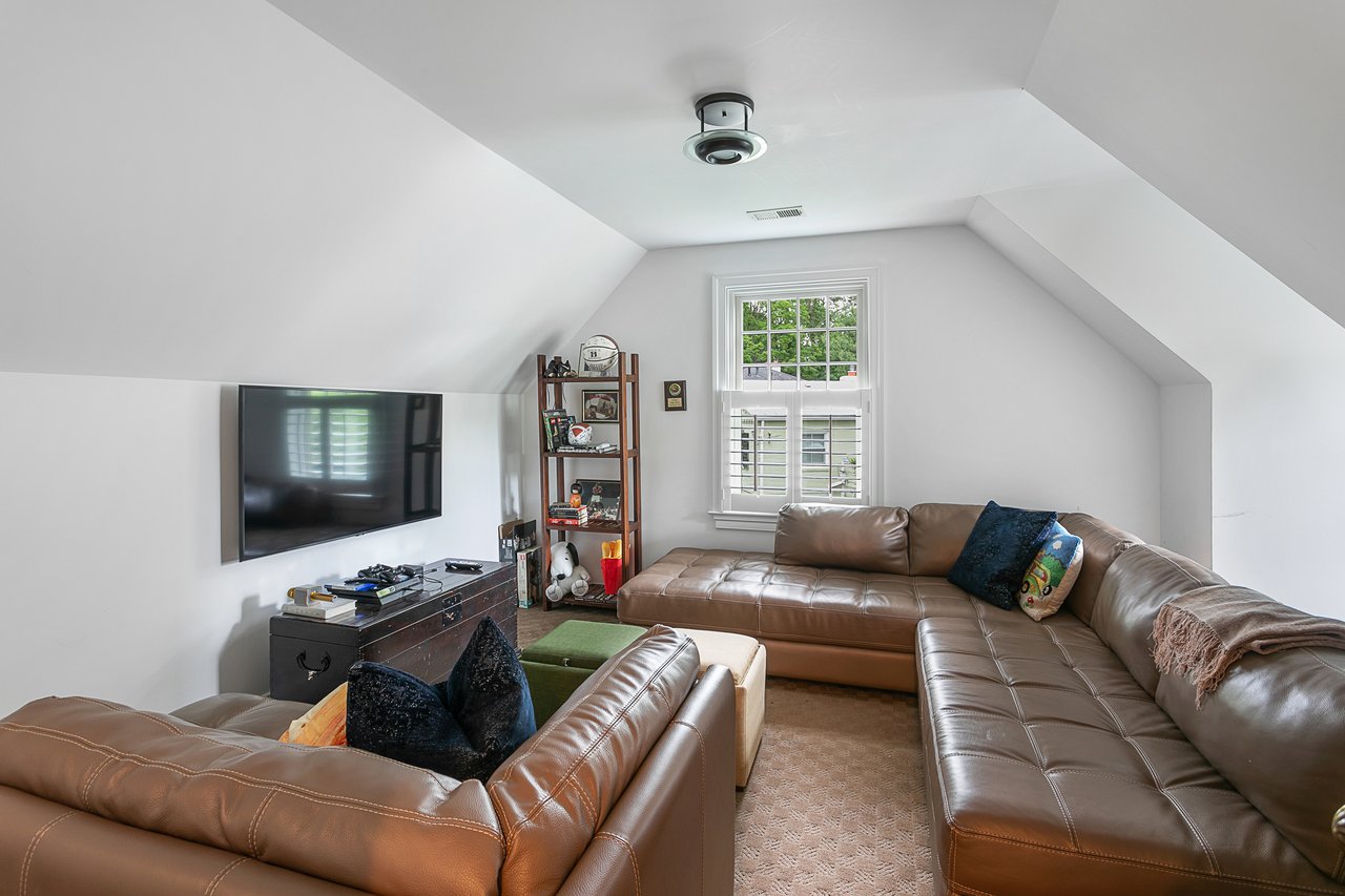 5025 Linnean Ave NW, Washington, DC 20008