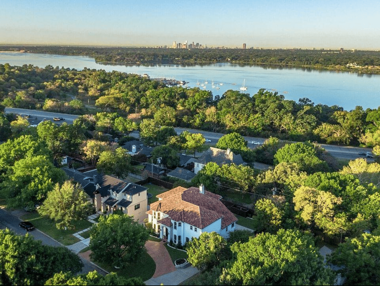 Lakewood, Dallas: Neighborhood Guide for Buyers and Sellers