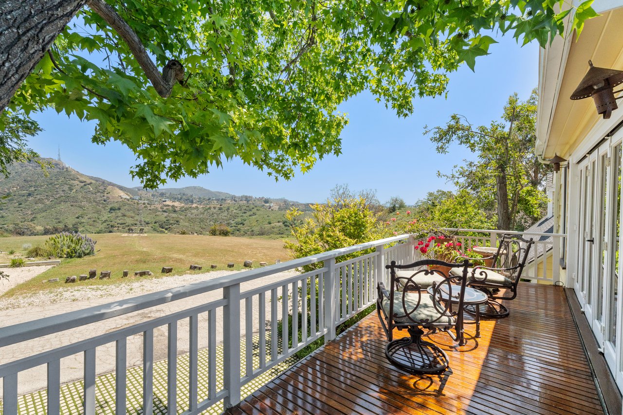 A Slice of Heaven in Lake Hollywood