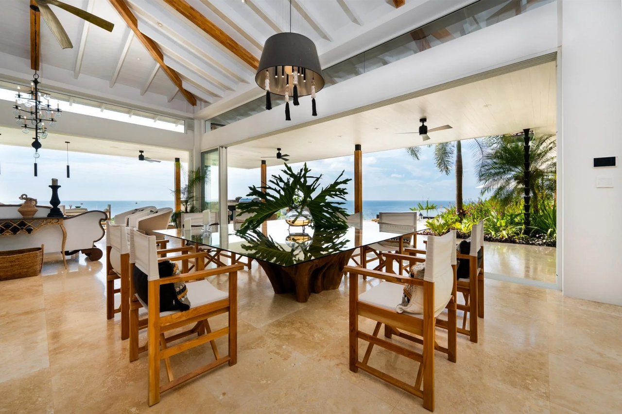 Contemporary Coastal Infinity Villa, Dominical, Puntarenas