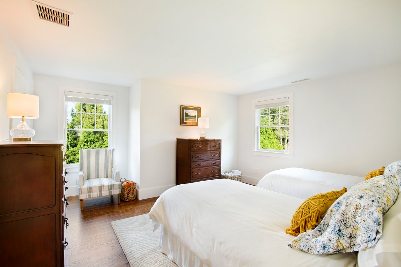 14 Underhill Drive, Southampton