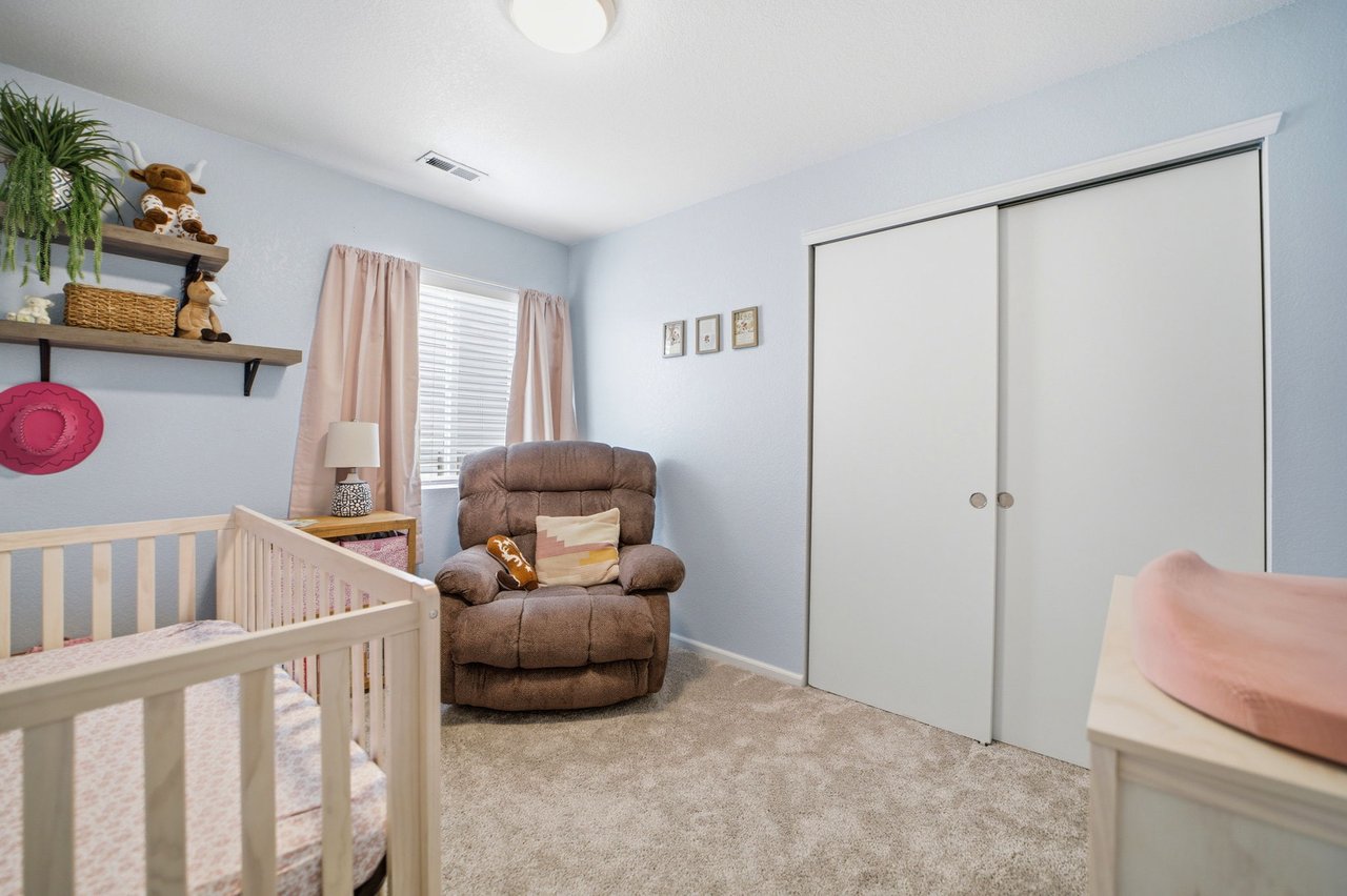Second bedroom with fresh carpet