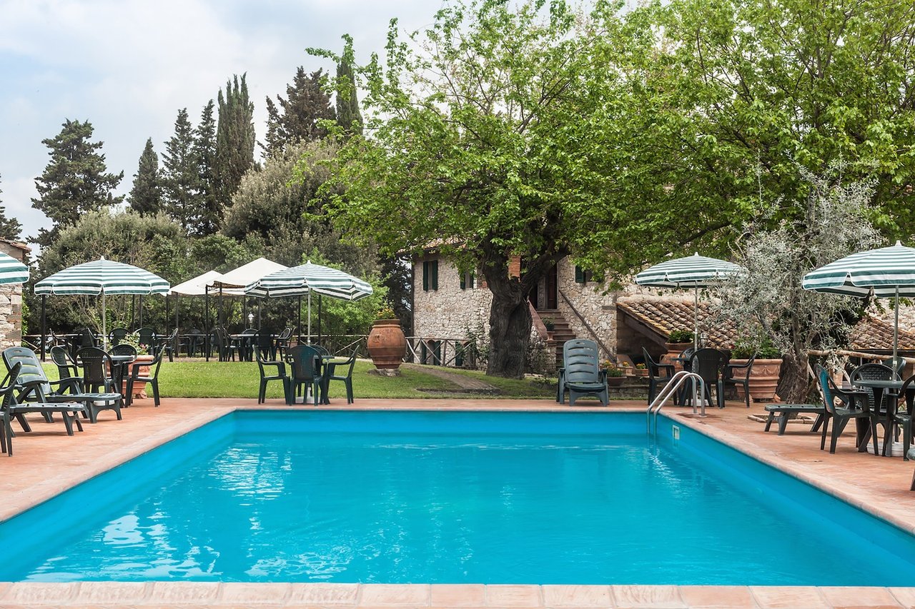 High End Country Villa With Apartments