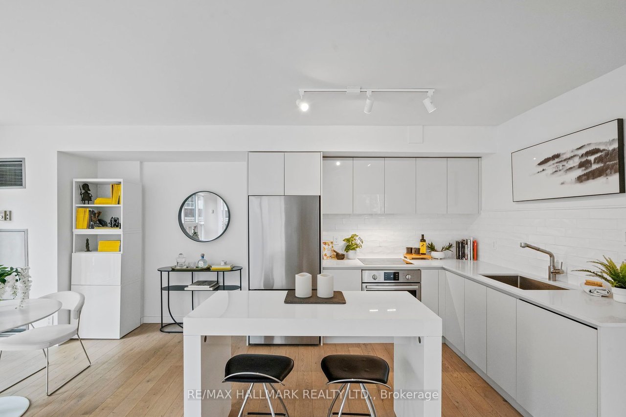 77 Harbour Sq