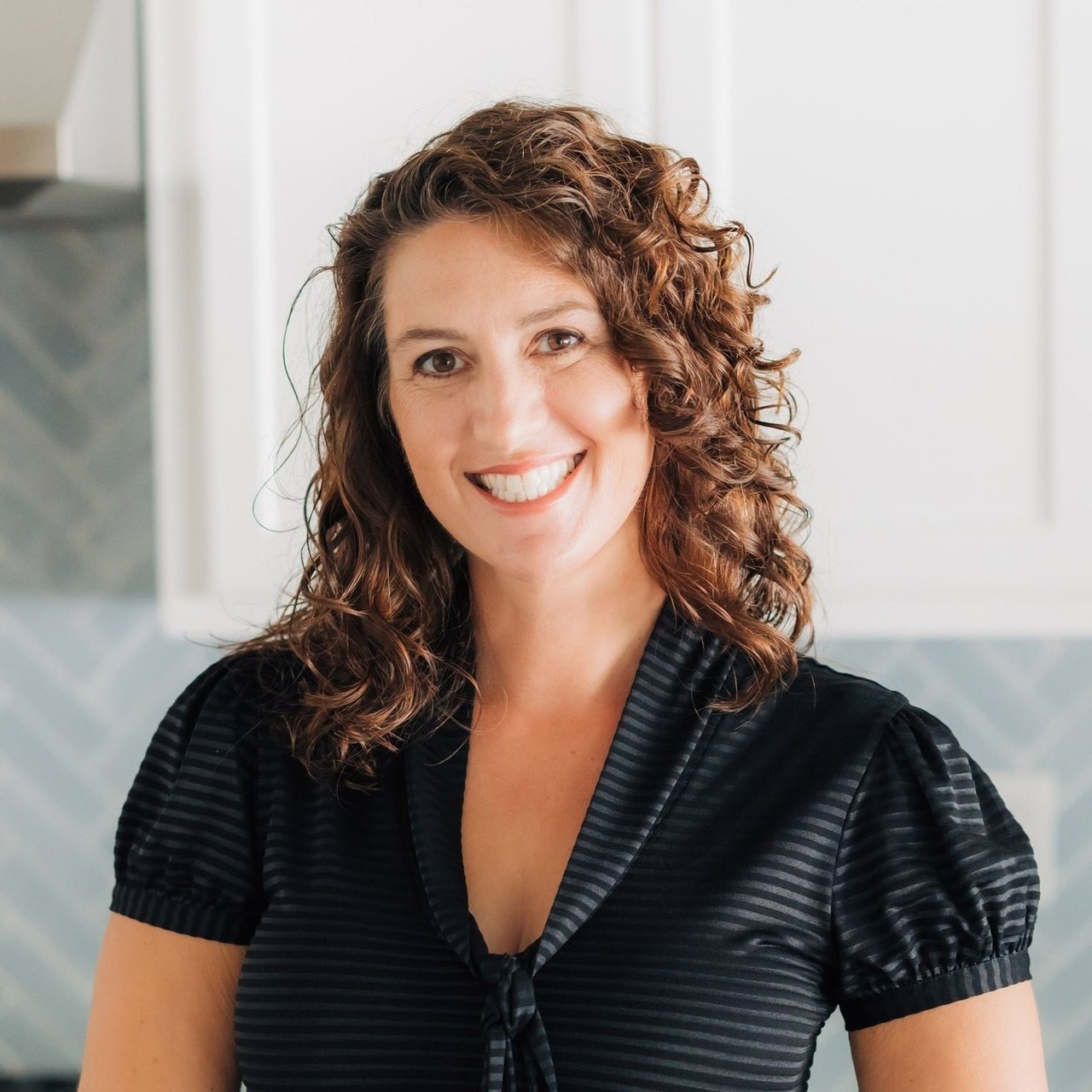 Alison Borrelli Needham, MA Real Estate Agent Headshot