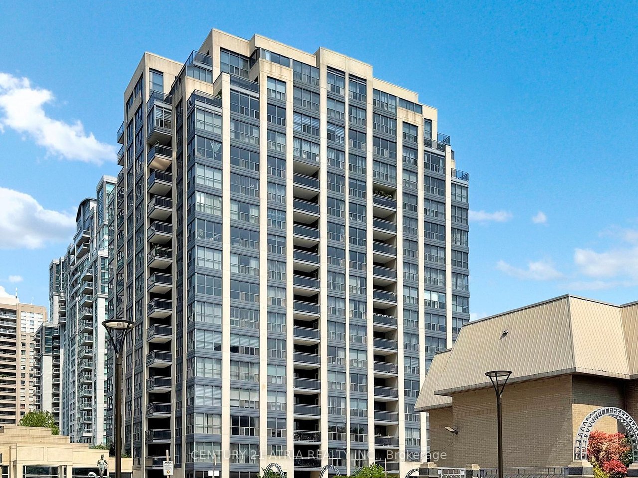 WILLOWDALE PENTHOUSE