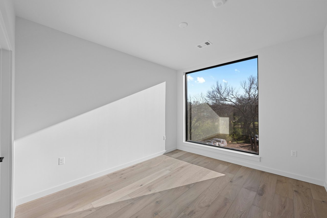 2209 S. 1st St. #221 - OneOak 