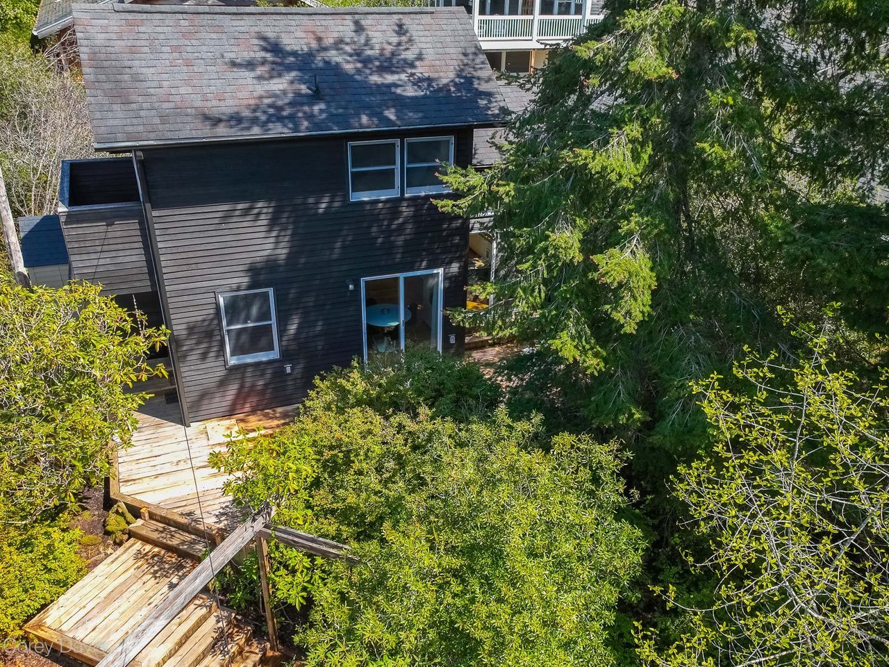Exterior view of the sold beach cabin at 427 Pine Ave in Manzanita, Oregon