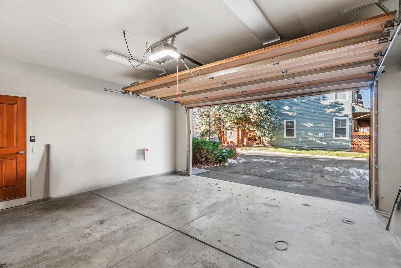 Bright and Stylish Townhome in the Heart of Willits