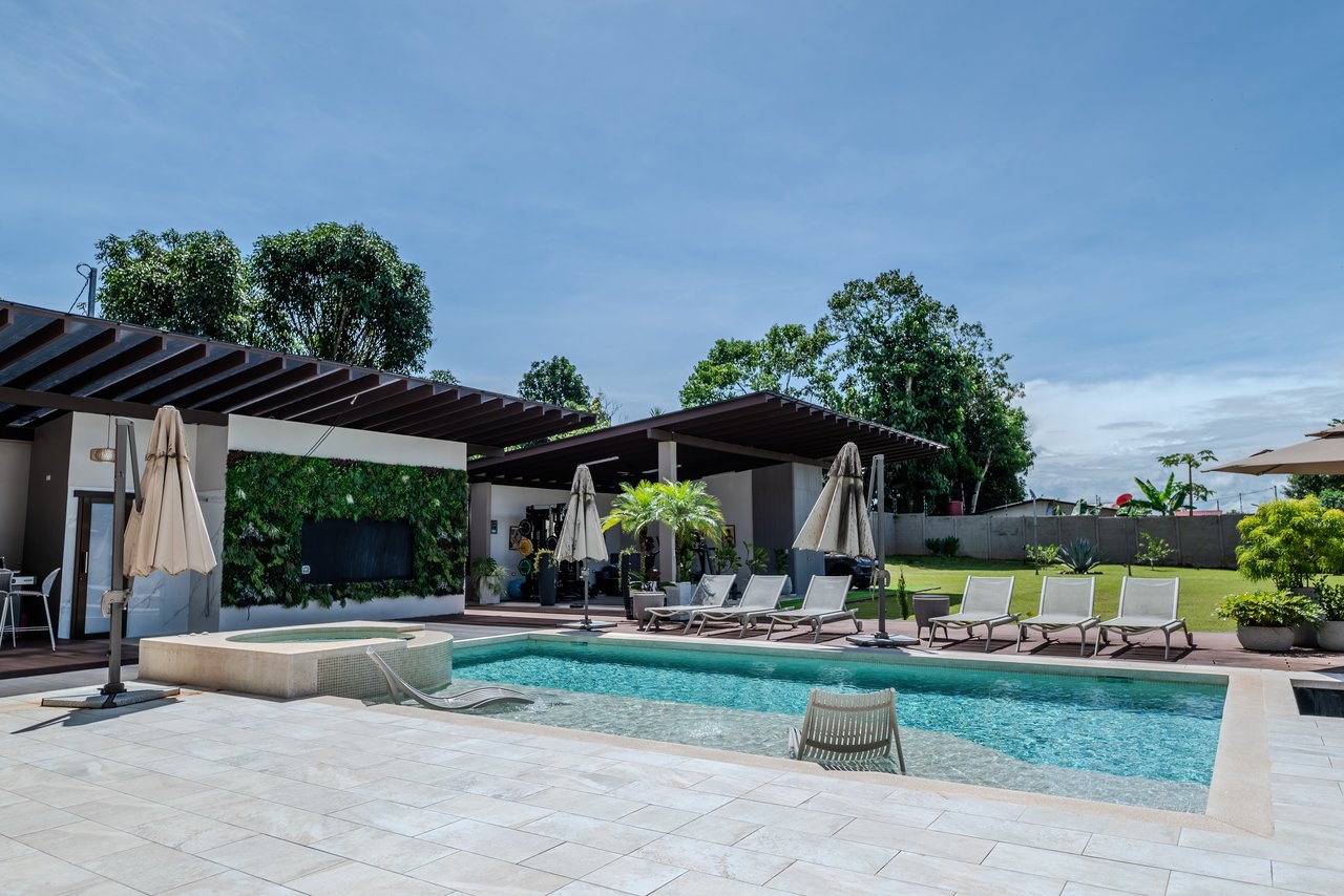 Luxury Home with Pool, Bar Area & Resort-Level Amenities | 5br, 4ba in Perez Zeledon 