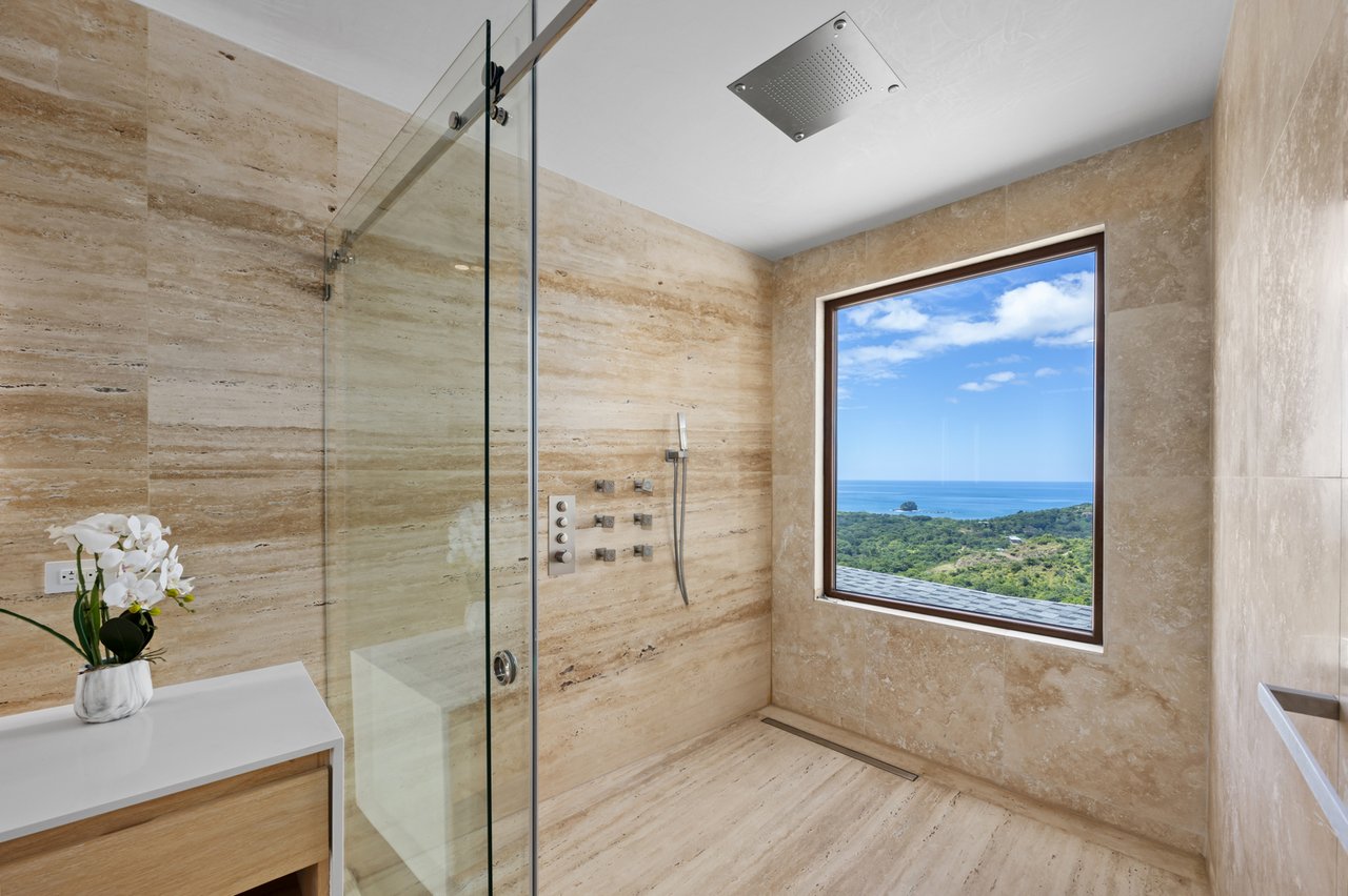 Contemporary Infinity Pool Villa, Flamingo, Guanacaste